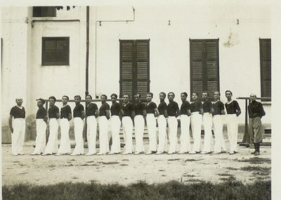 1938 – I ginnasti della Robur et Virtus schierati nel cortile del municipio